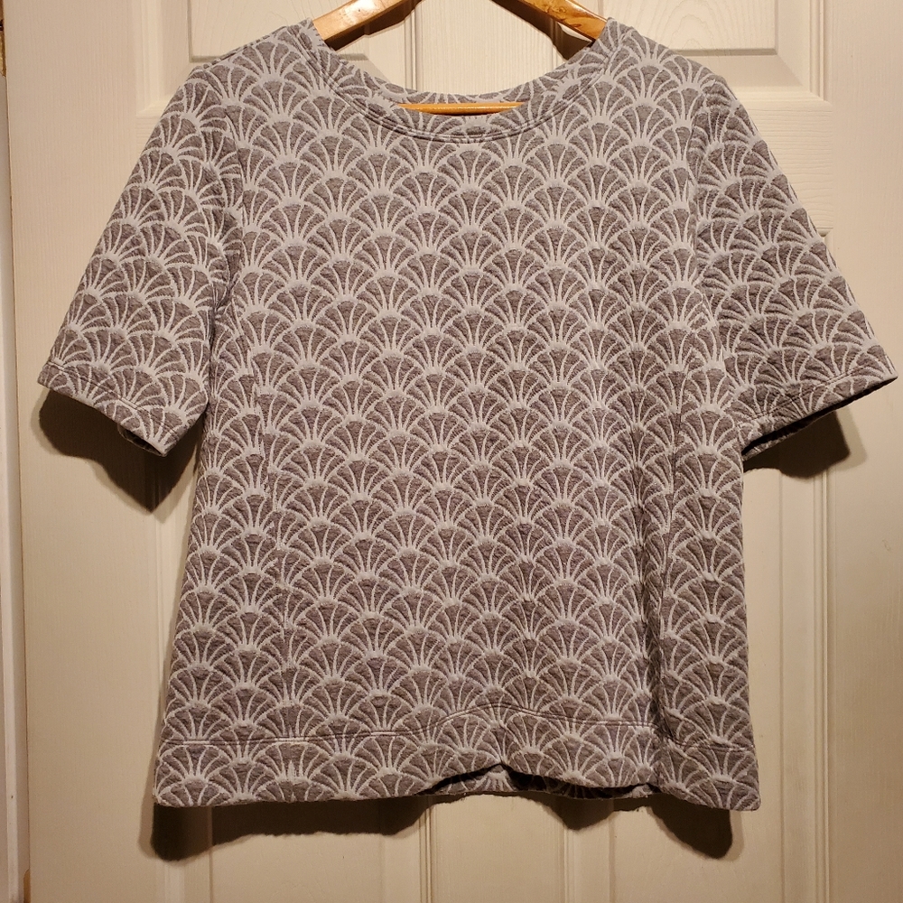 Grey short sleeve top